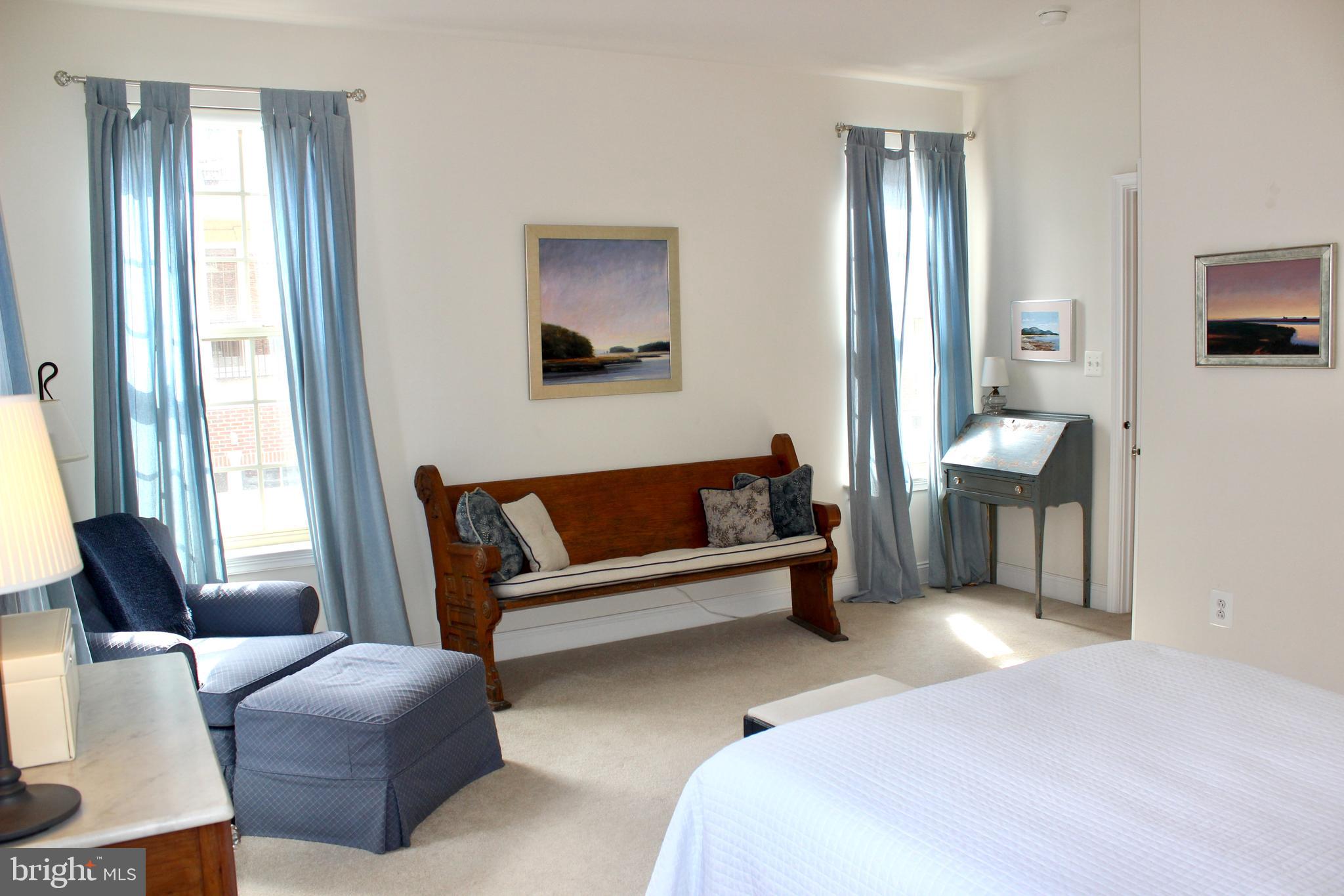 NAVAL SQUARE - Residential Lease