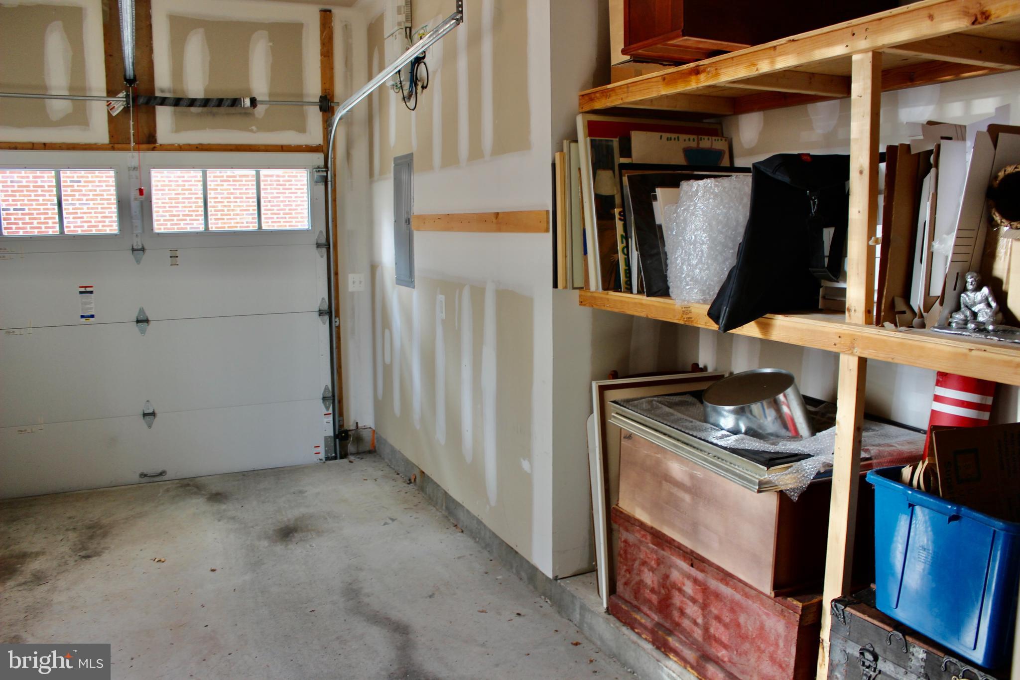 NAVAL SQUARE - Residential Lease