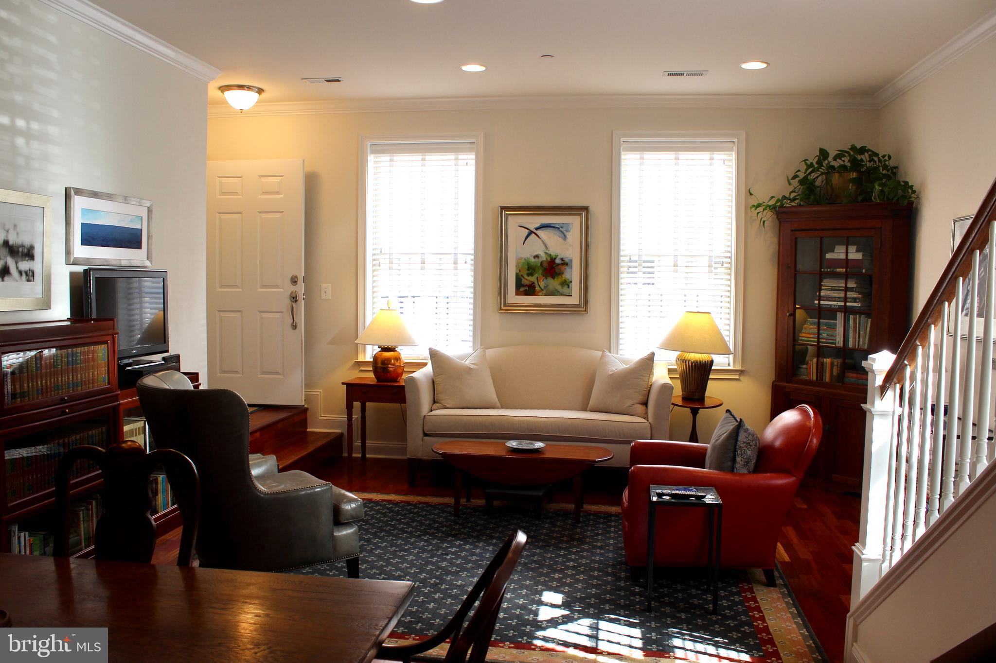 NAVAL SQUARE - Residential Lease