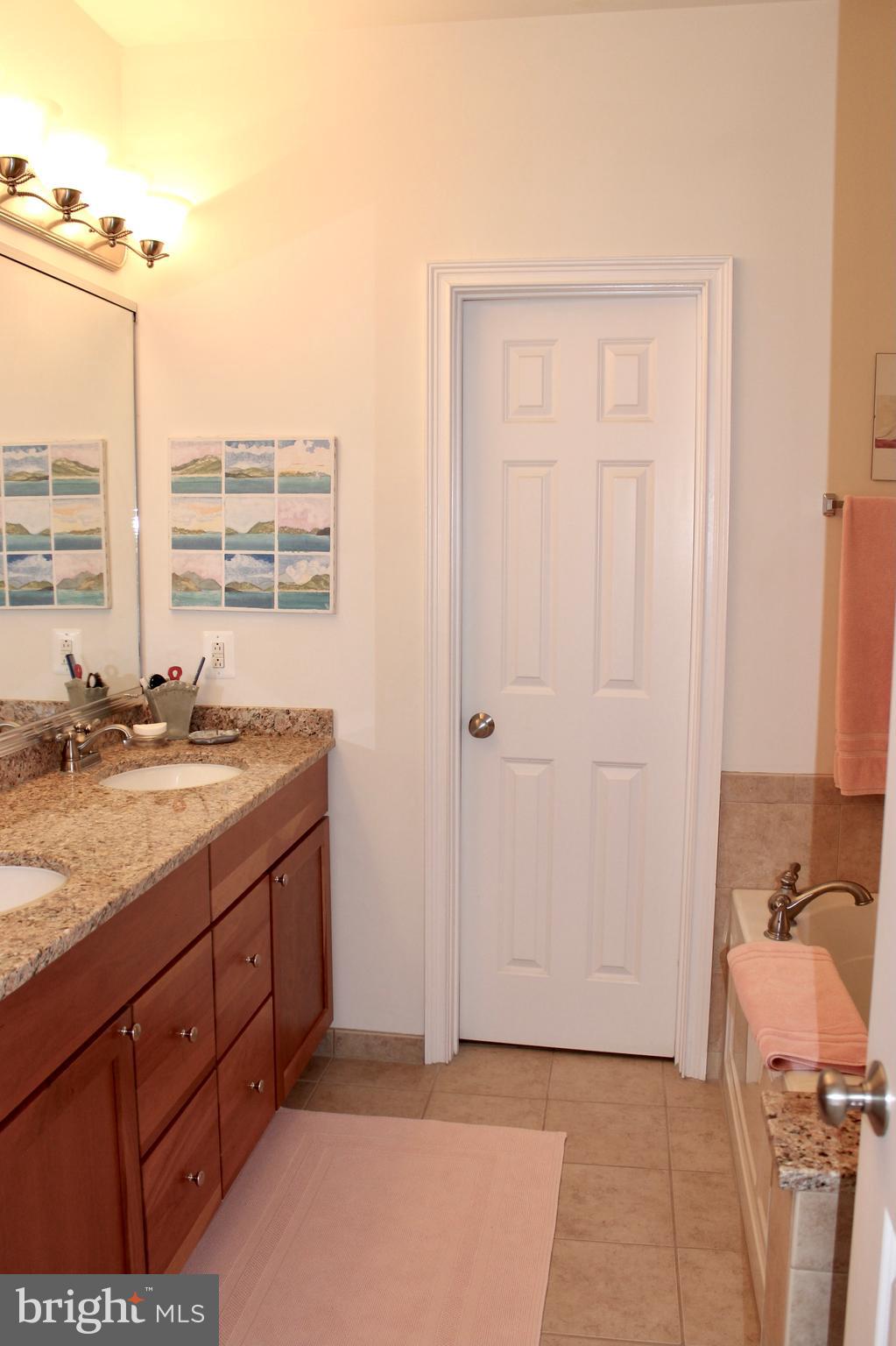 NAVAL SQUARE - Residential Lease