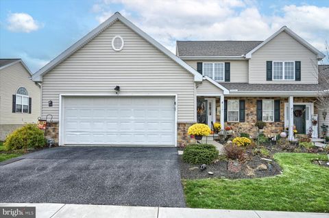 Photo of 1581 HICKORY RUN CT, ELIZABETHTOWN, PA 17022 (MLS # PALA2028080)