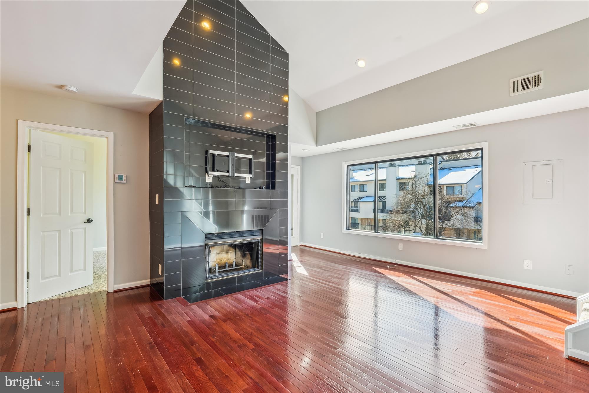 CHRISTOPHER COURT - Residential