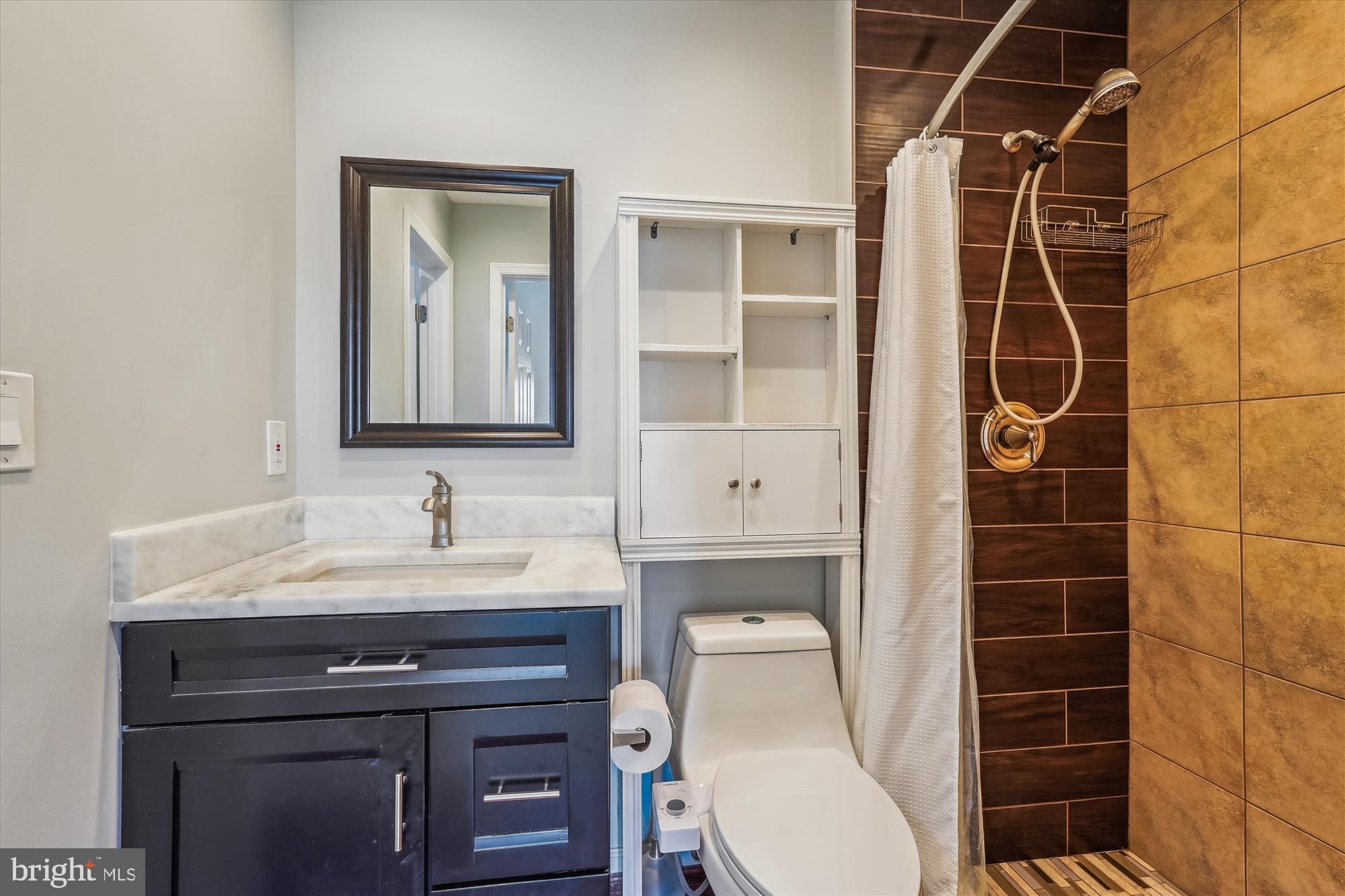 CHRISTOPHER COURT - Residential