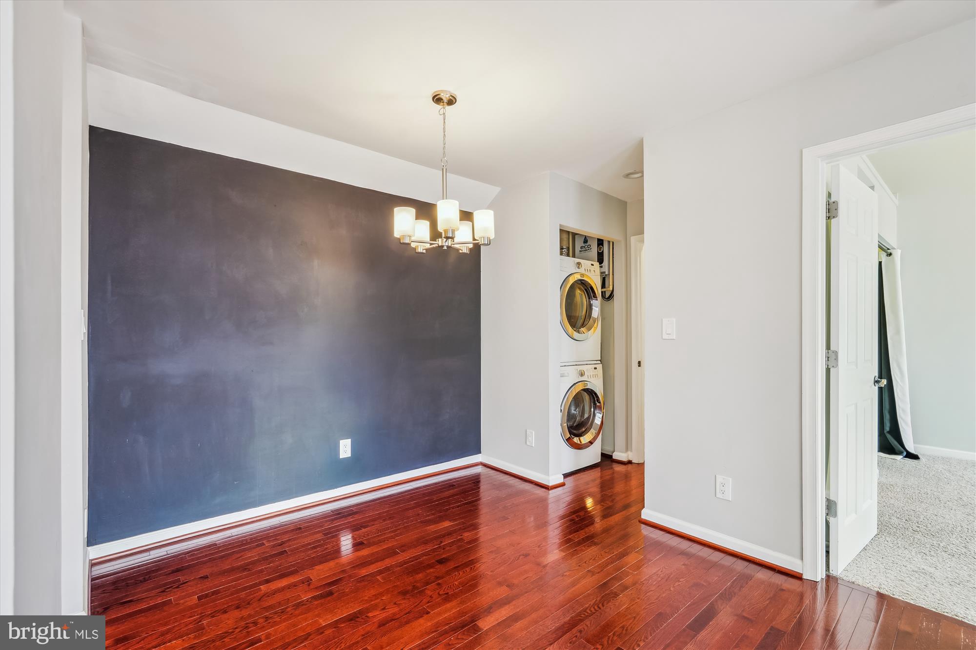 CHRISTOPHER COURT - Residential