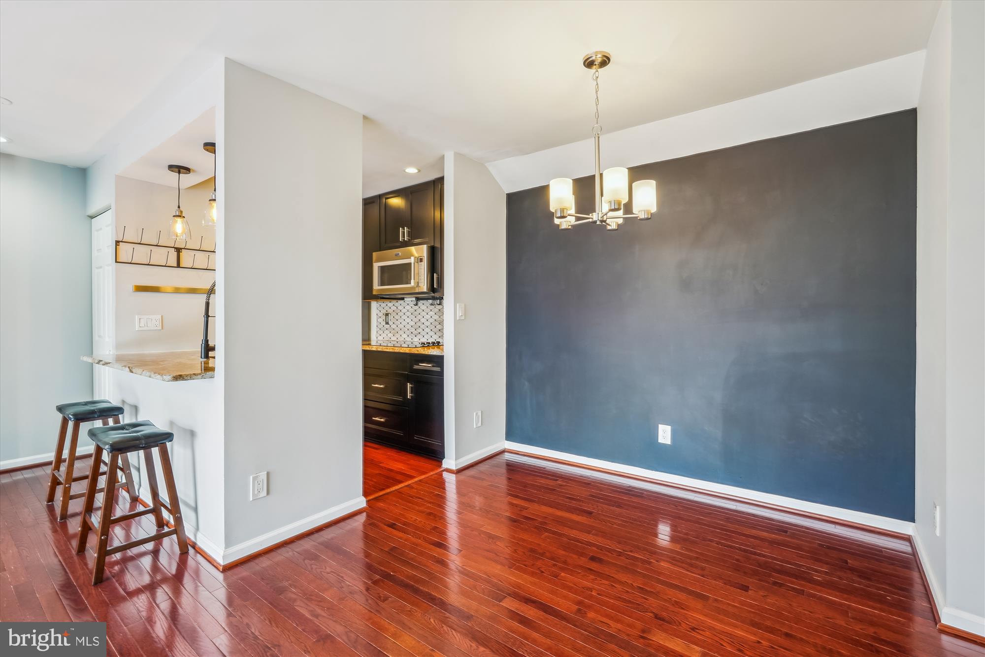 CHRISTOPHER COURT - Residential