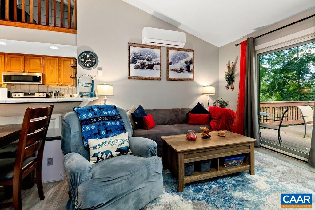 649 WHITE OAK CONDOS