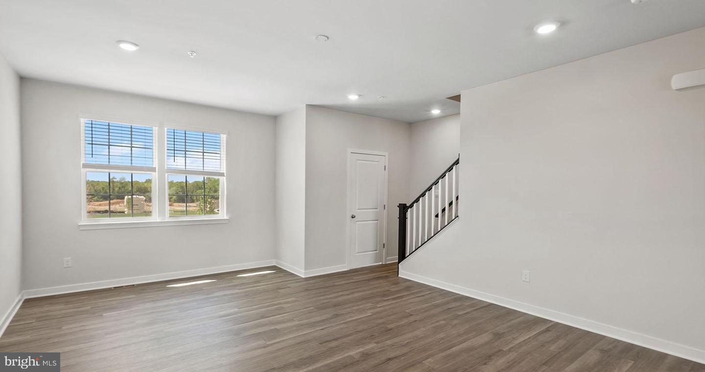 SPRING HILLS - Residential Lease