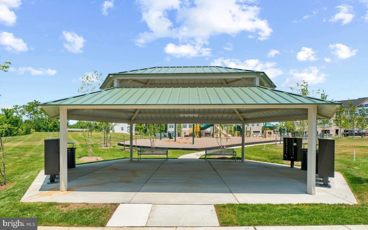 SPRING HILLS - Residential Lease