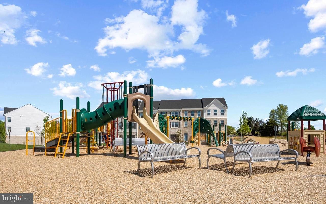 SPRING HILLS - Residential Lease