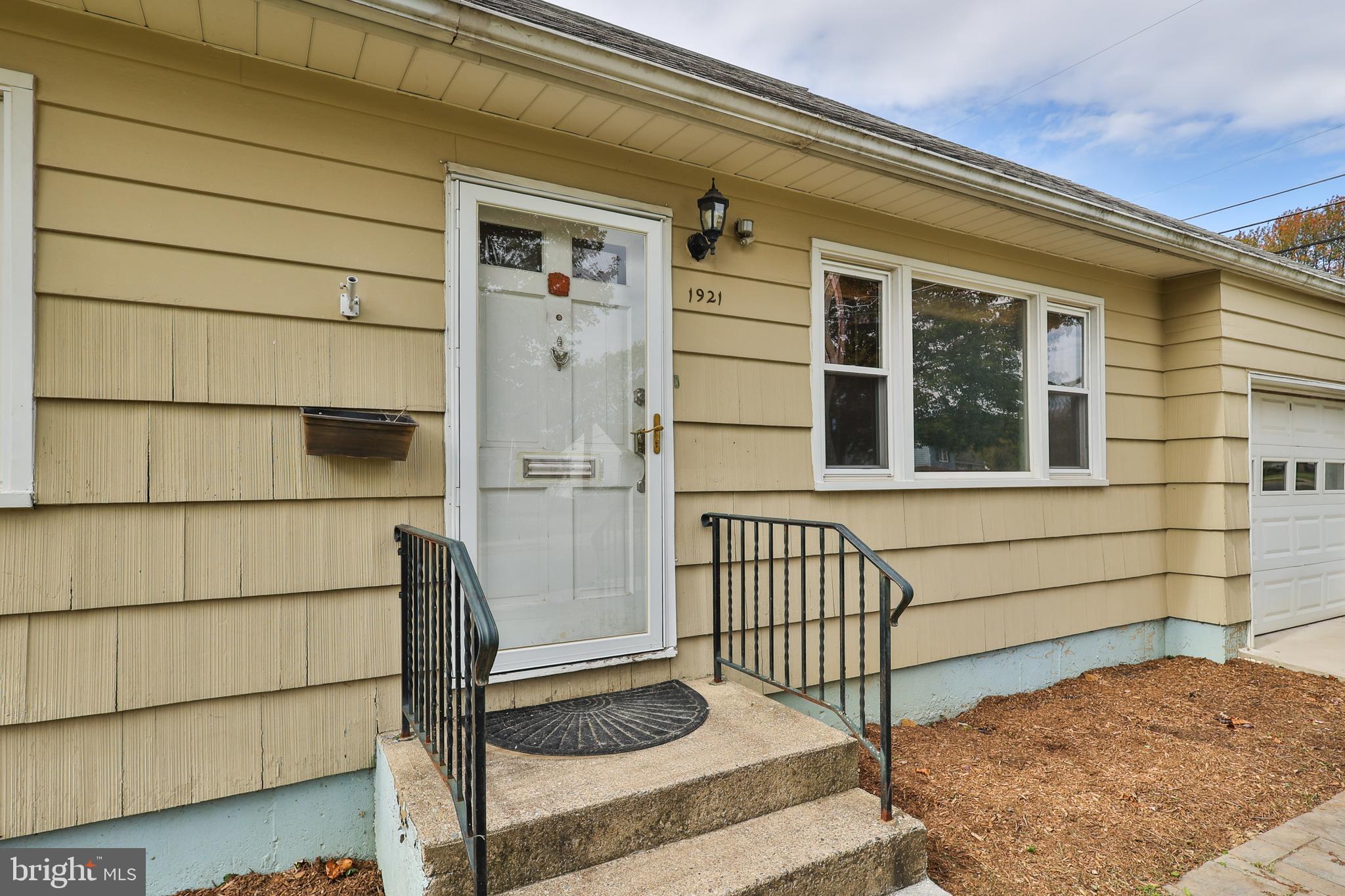 1921 GREENLEAF STREET