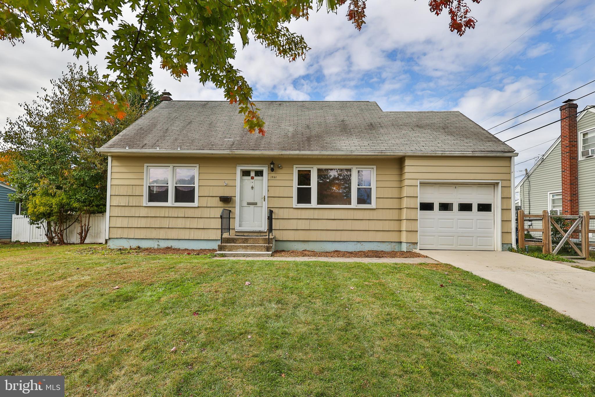 1921 GREENLEAF STREET