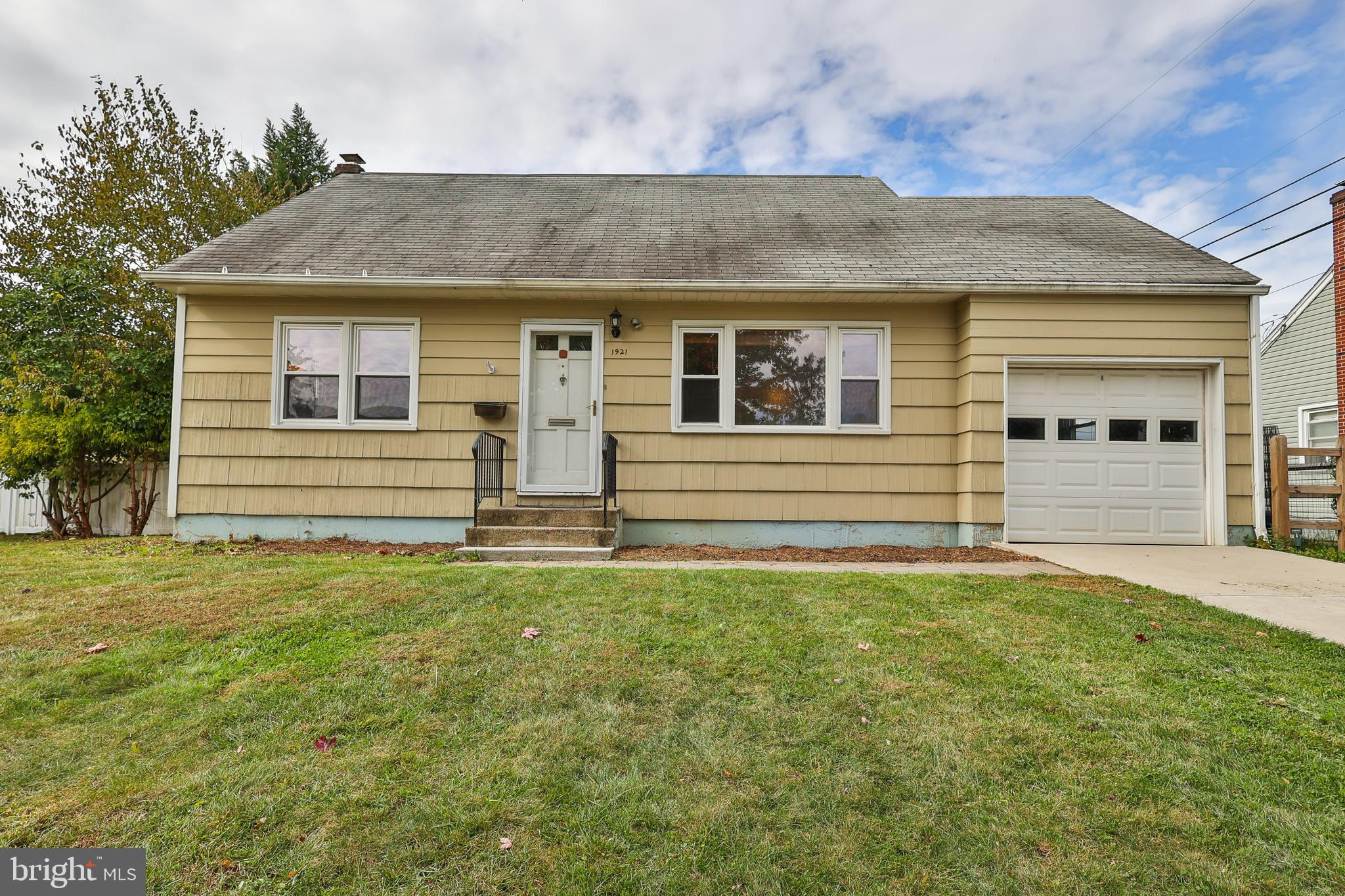 1921 GREENLEAF STREET