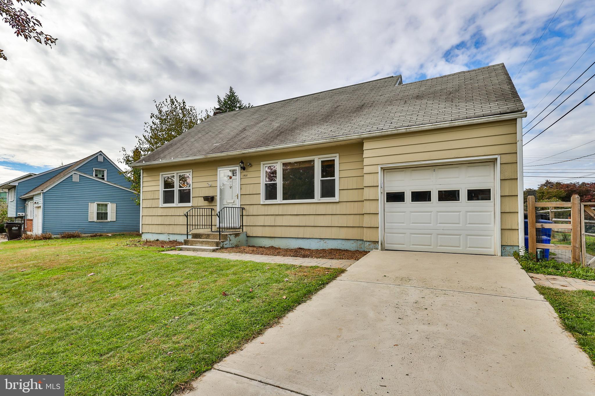 1921 GREENLEAF STREET