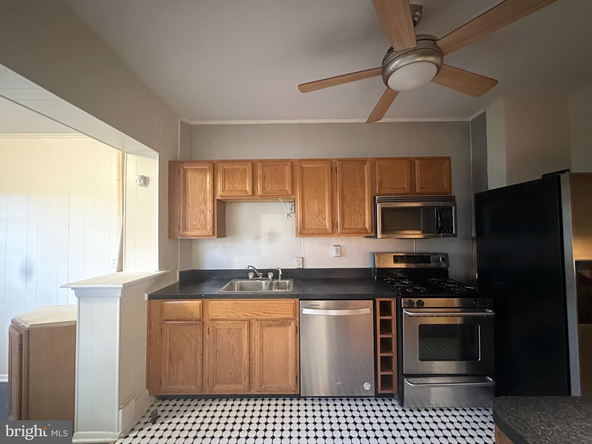 WYMAN PARK HAMPDEN - Residential Lease