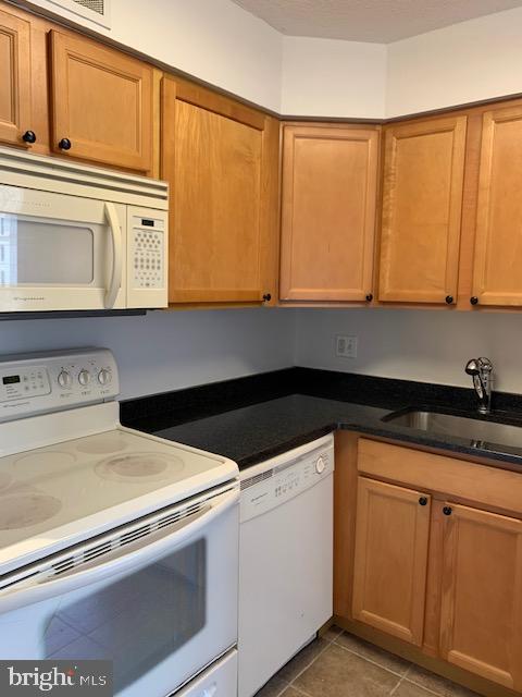 AVENUE OF THE ARTS - Residential Lease