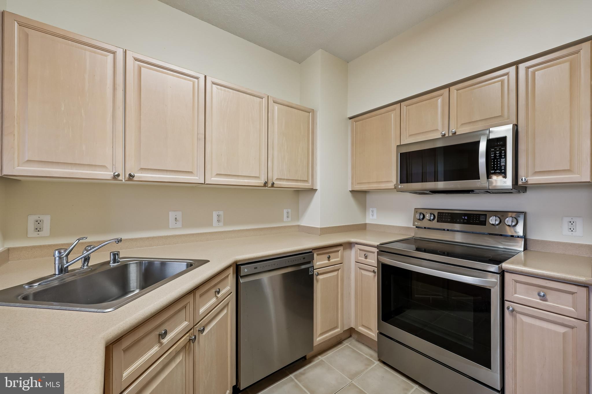 LEISURE WORLD - Residential