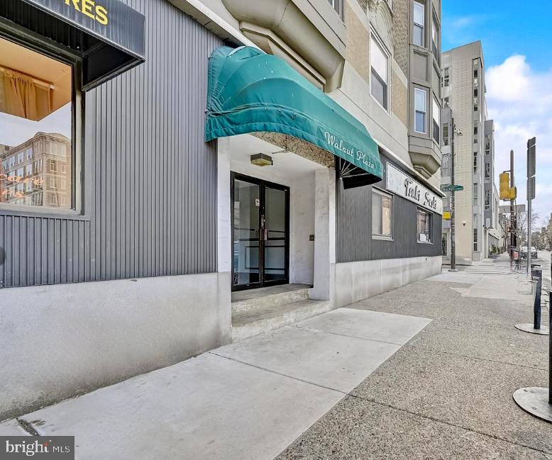 2135 WALNUT STREET 401