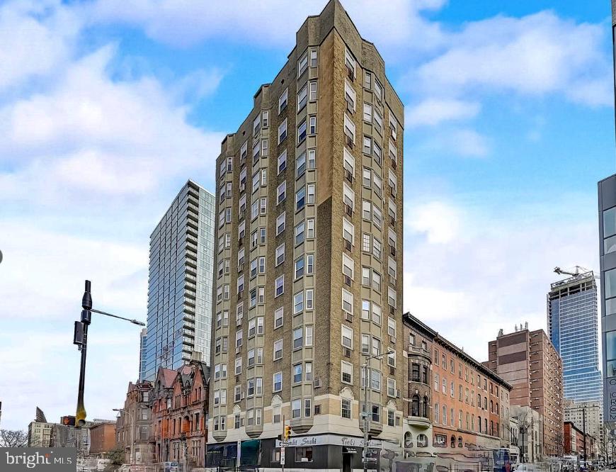 2135 WALNUT STREET 401
