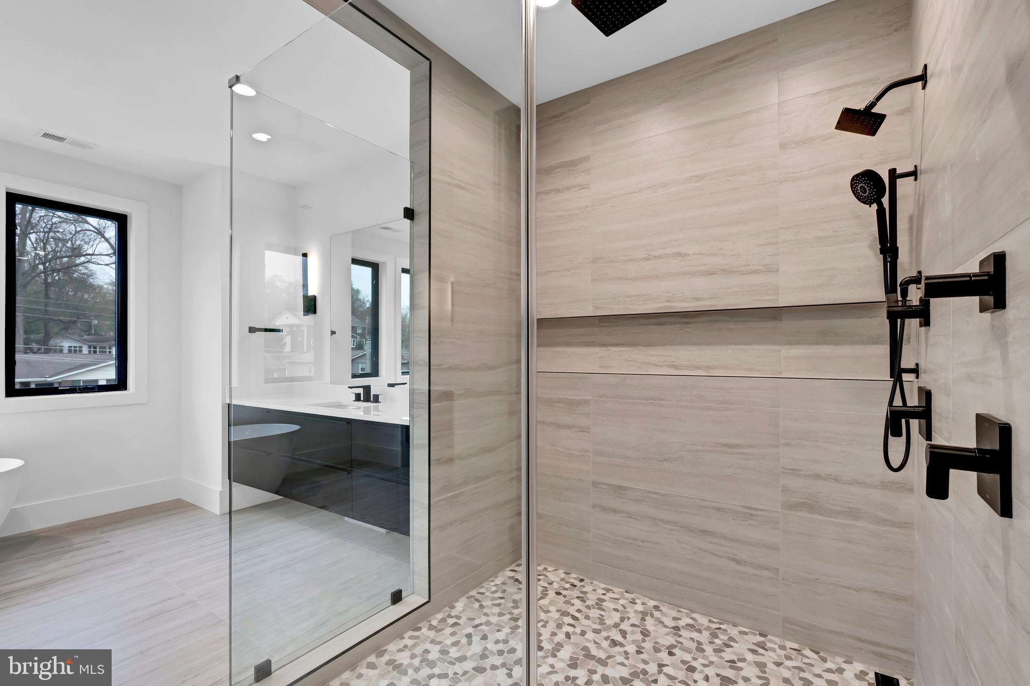 VIENNA WOODS - Residential