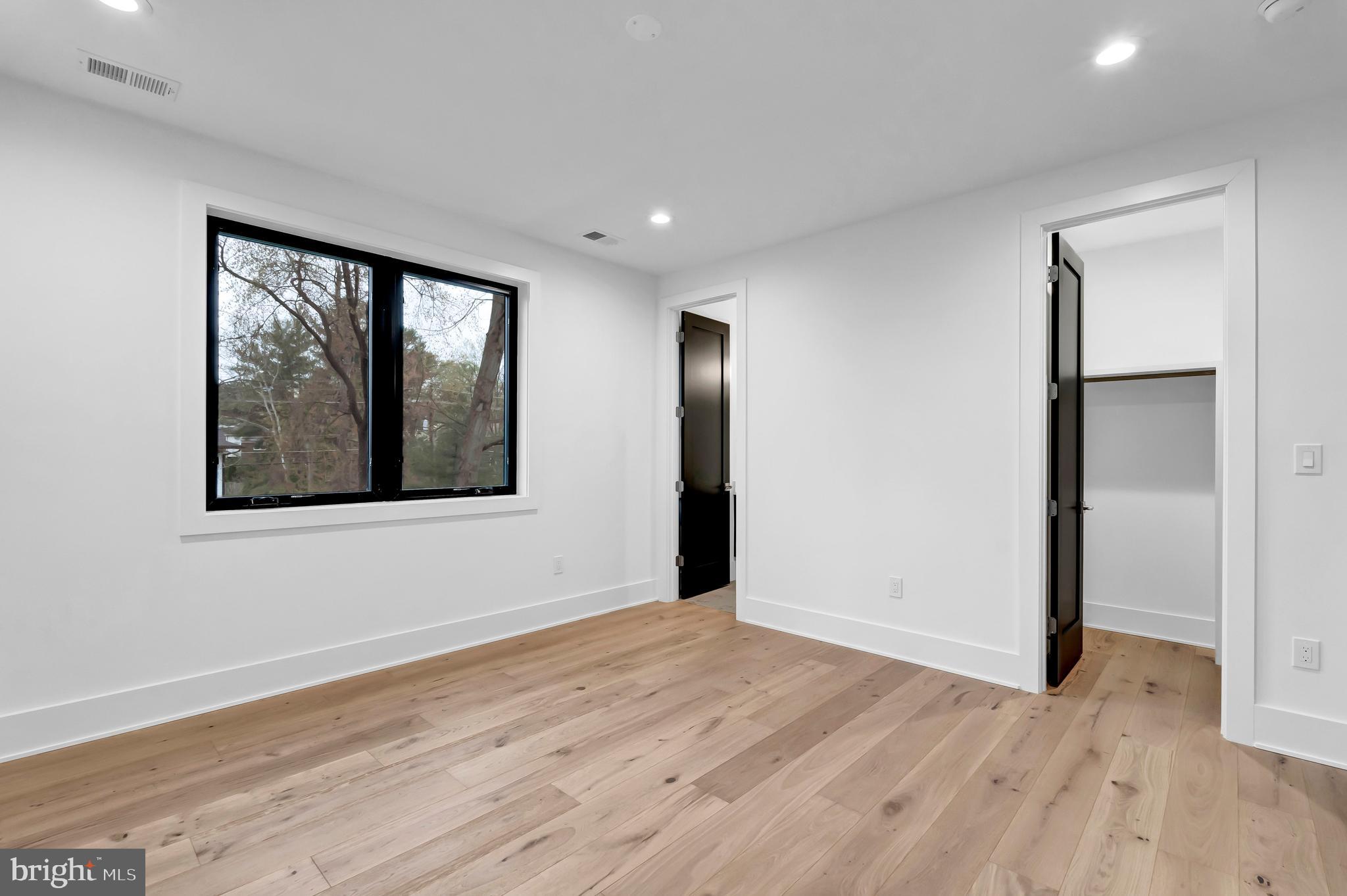 VIENNA WOODS - Residential