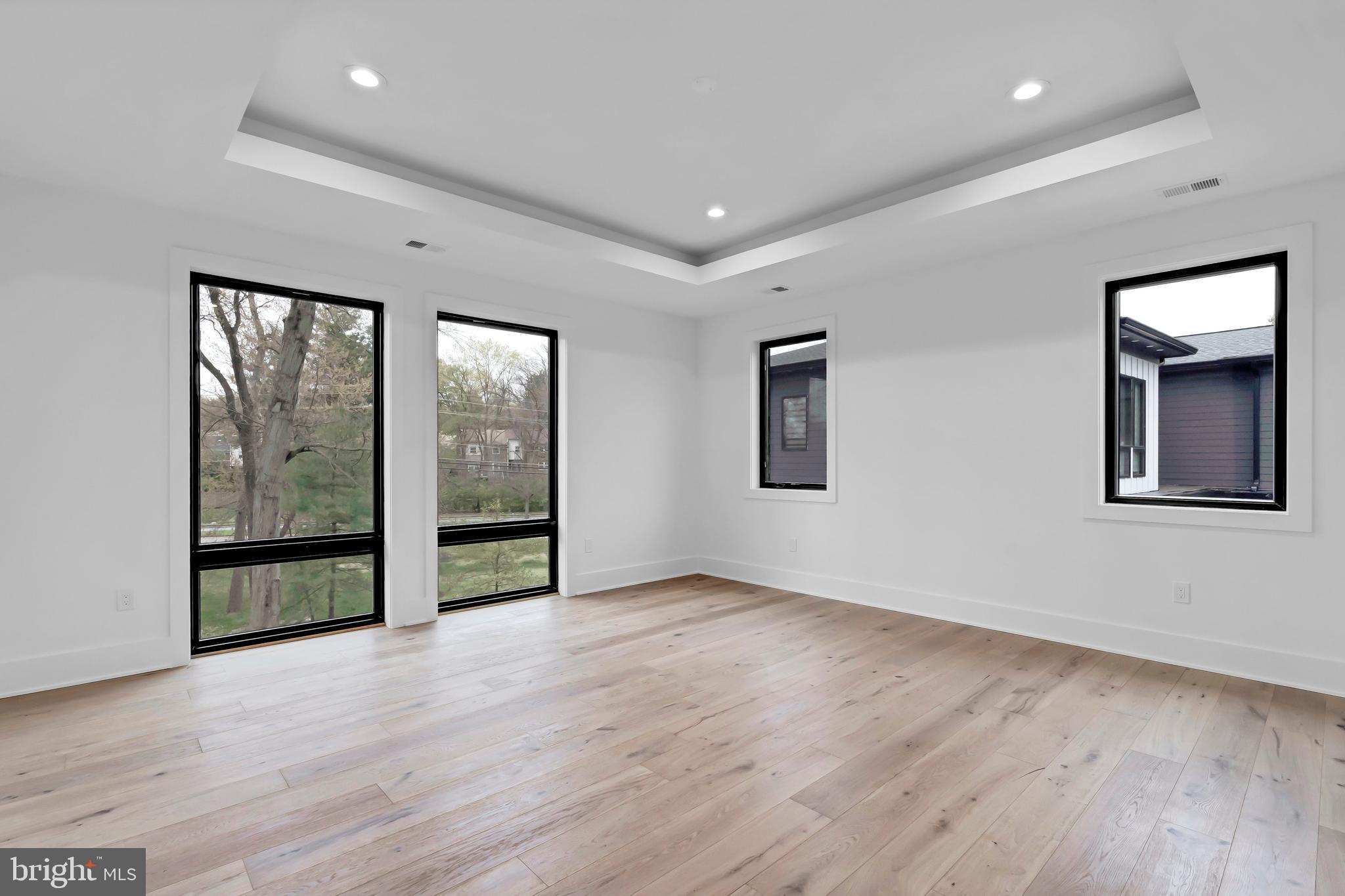 VIENNA WOODS - Residential