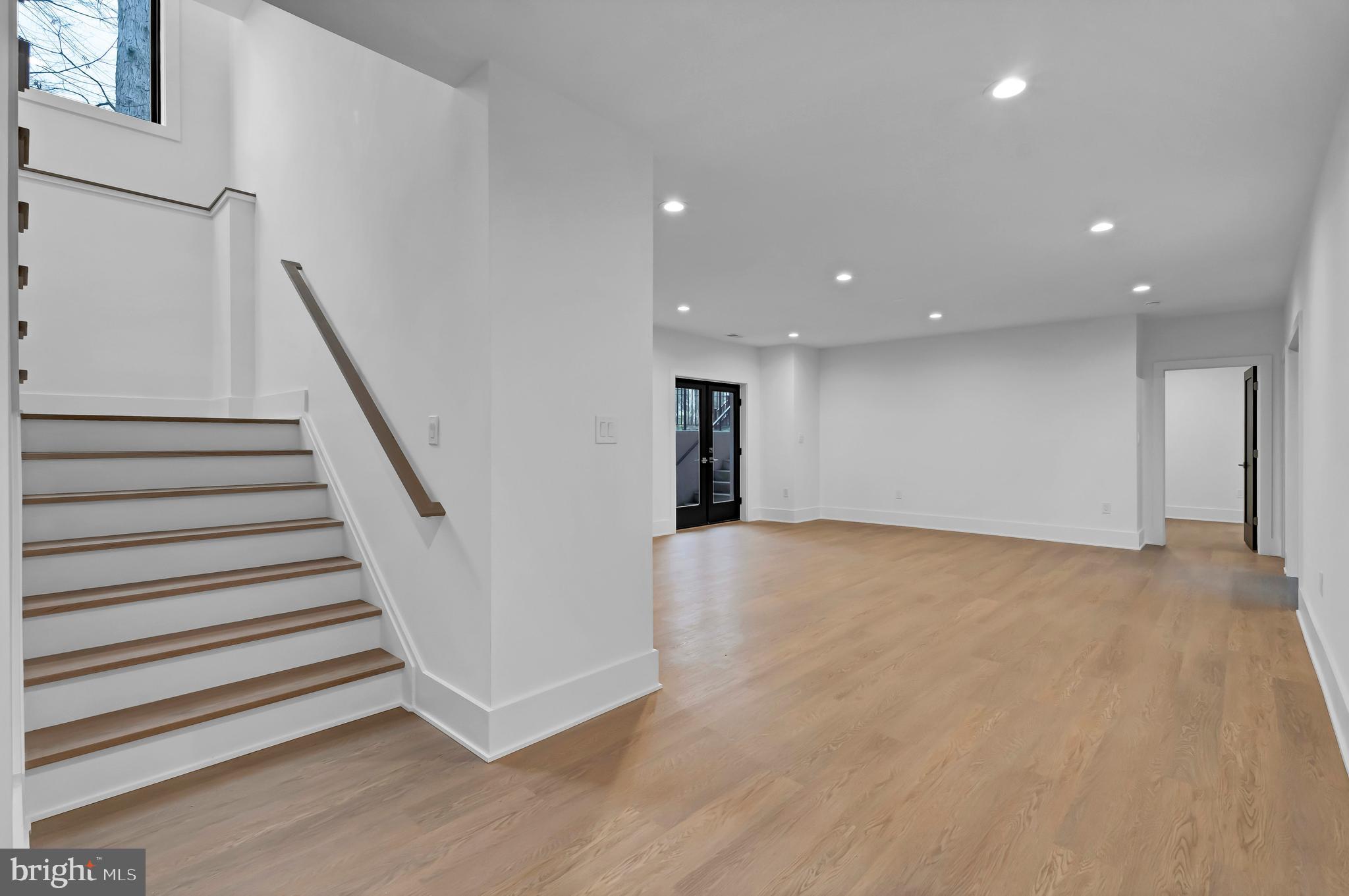 VIENNA WOODS - Residential