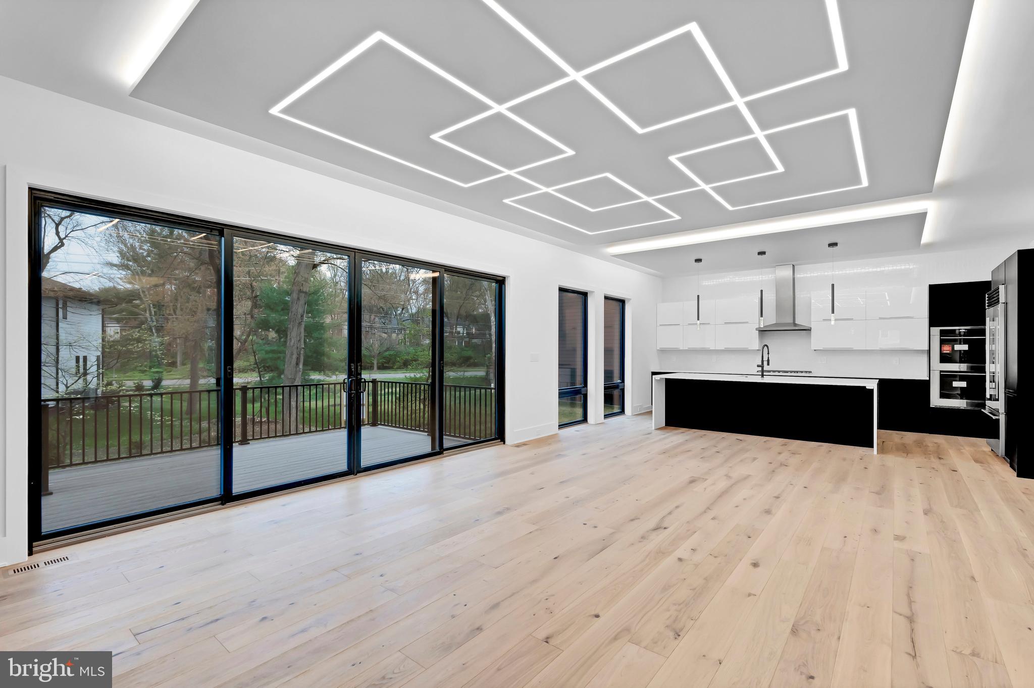 VIENNA WOODS - Residential