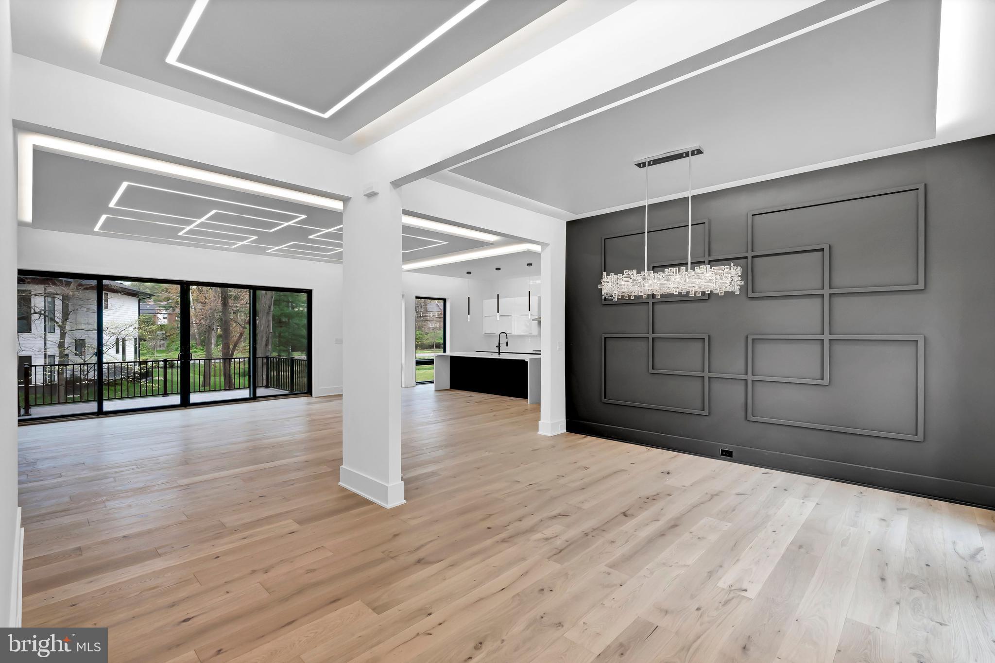 VIENNA WOODS - Residential