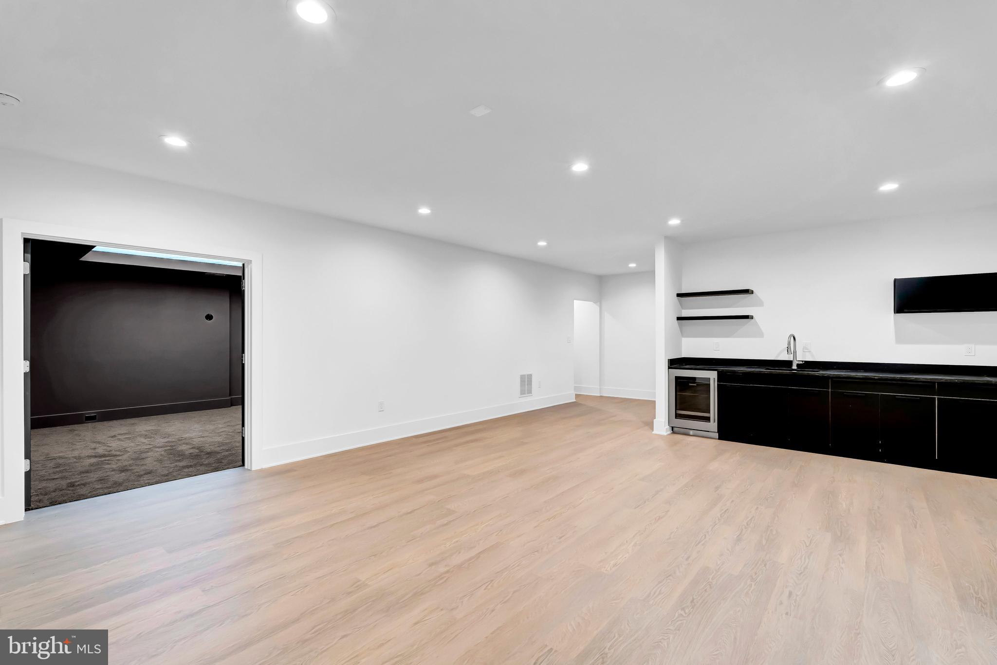 VIENNA WOODS - Residential