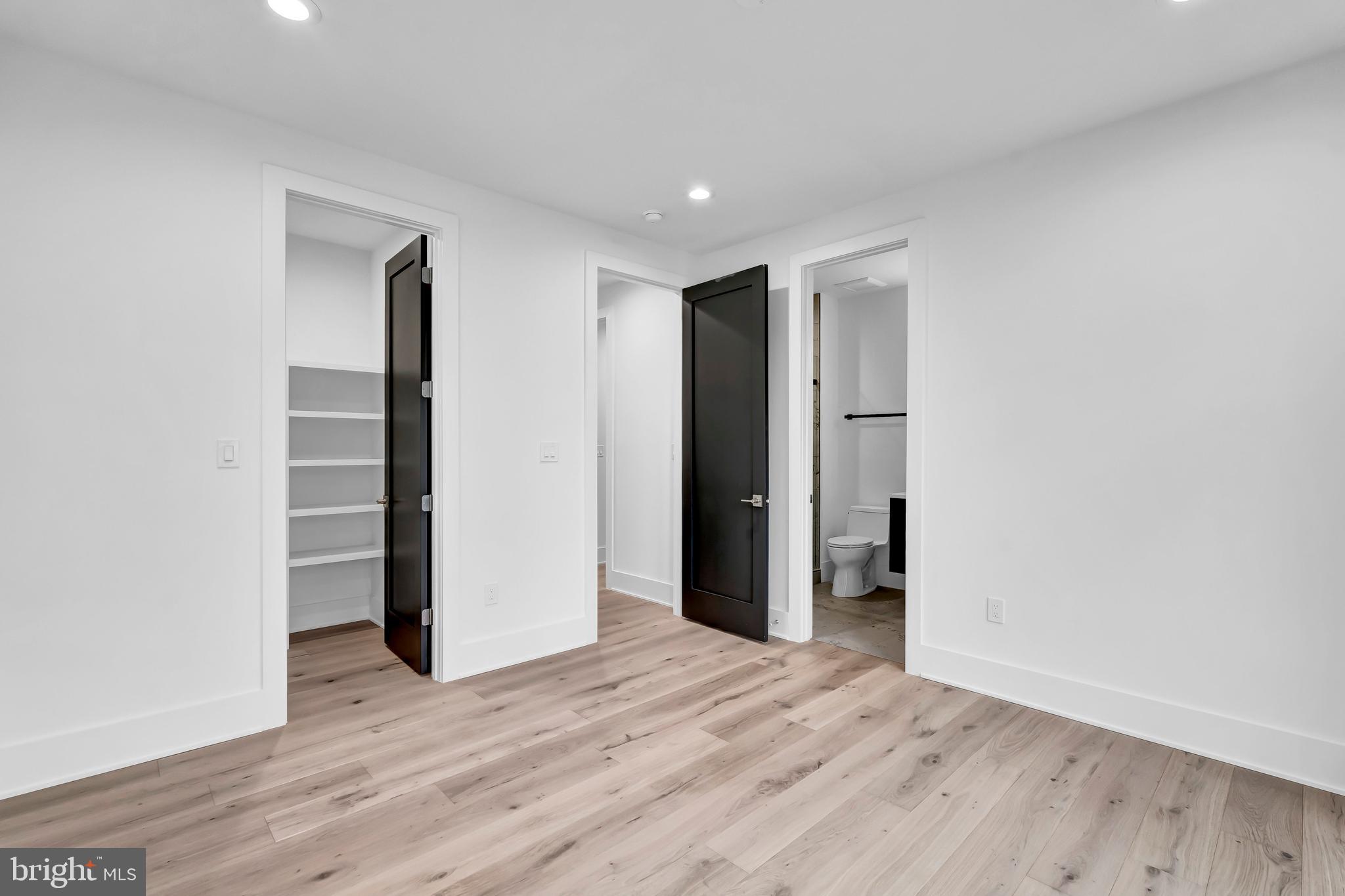 VIENNA WOODS - Residential