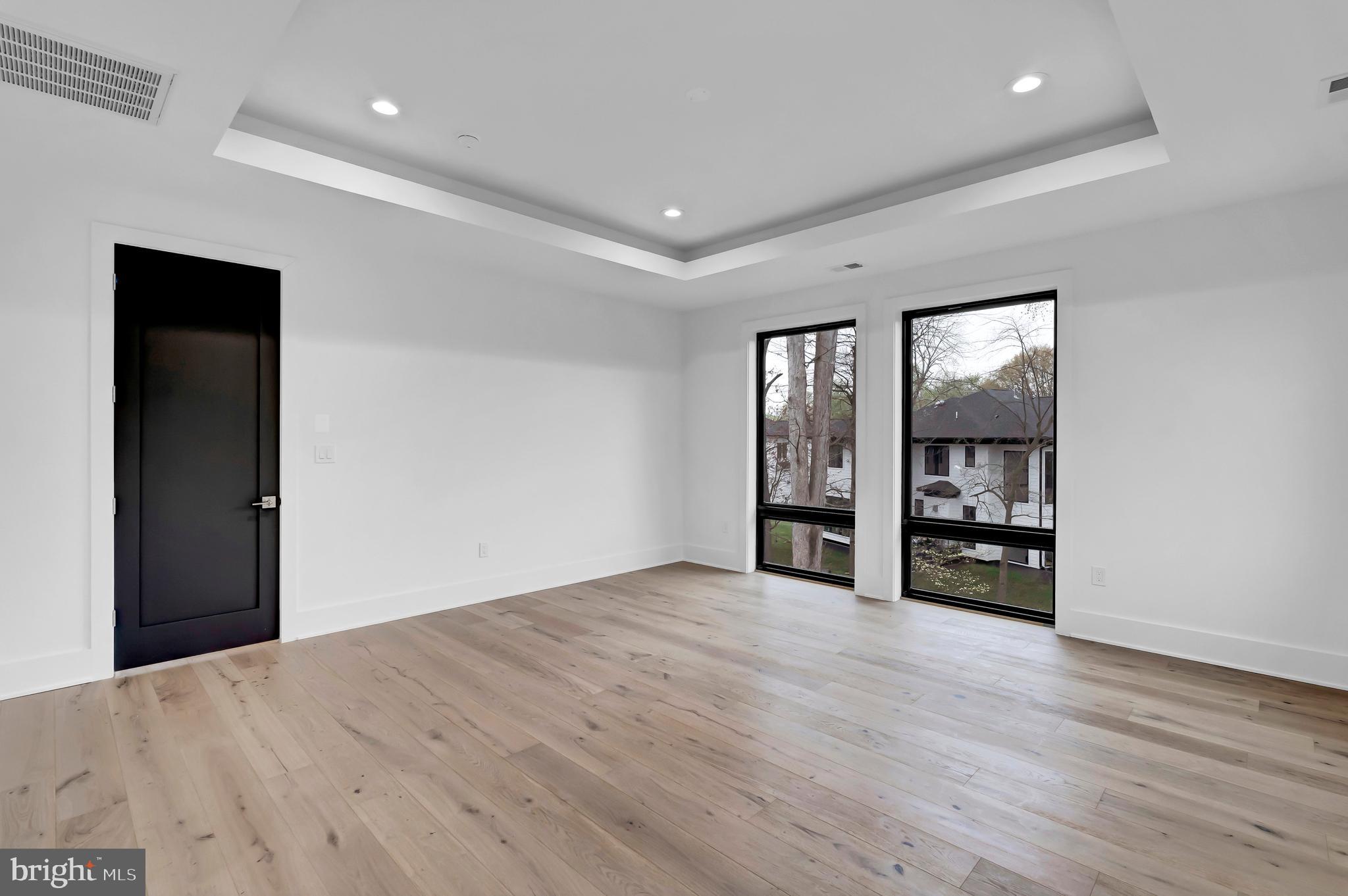 VIENNA WOODS - Residential