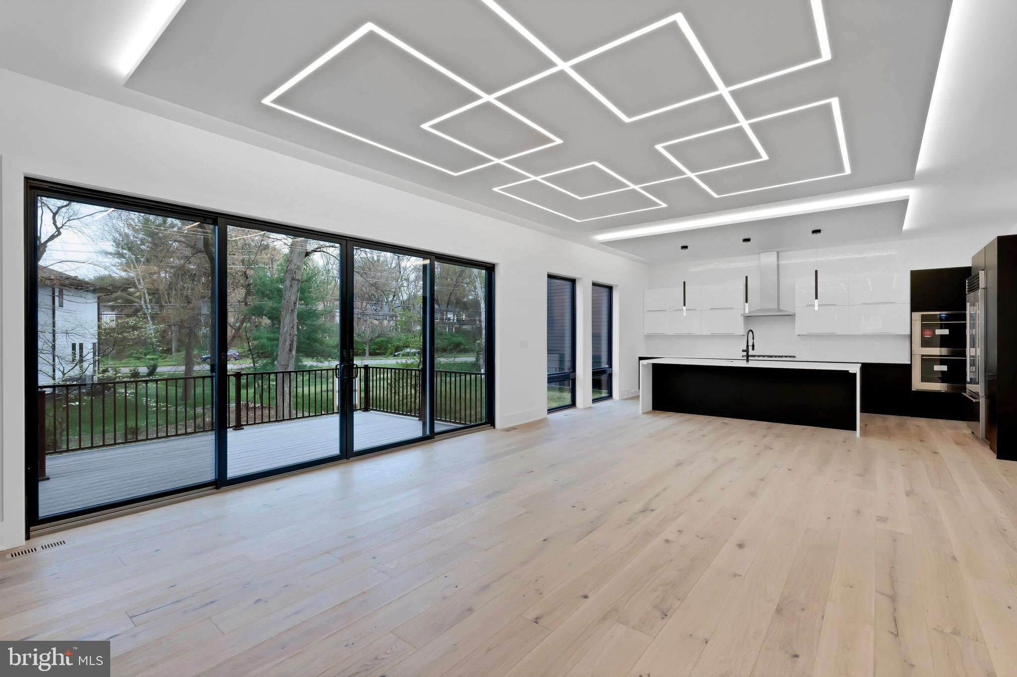 VIENNA WOODS - Residential