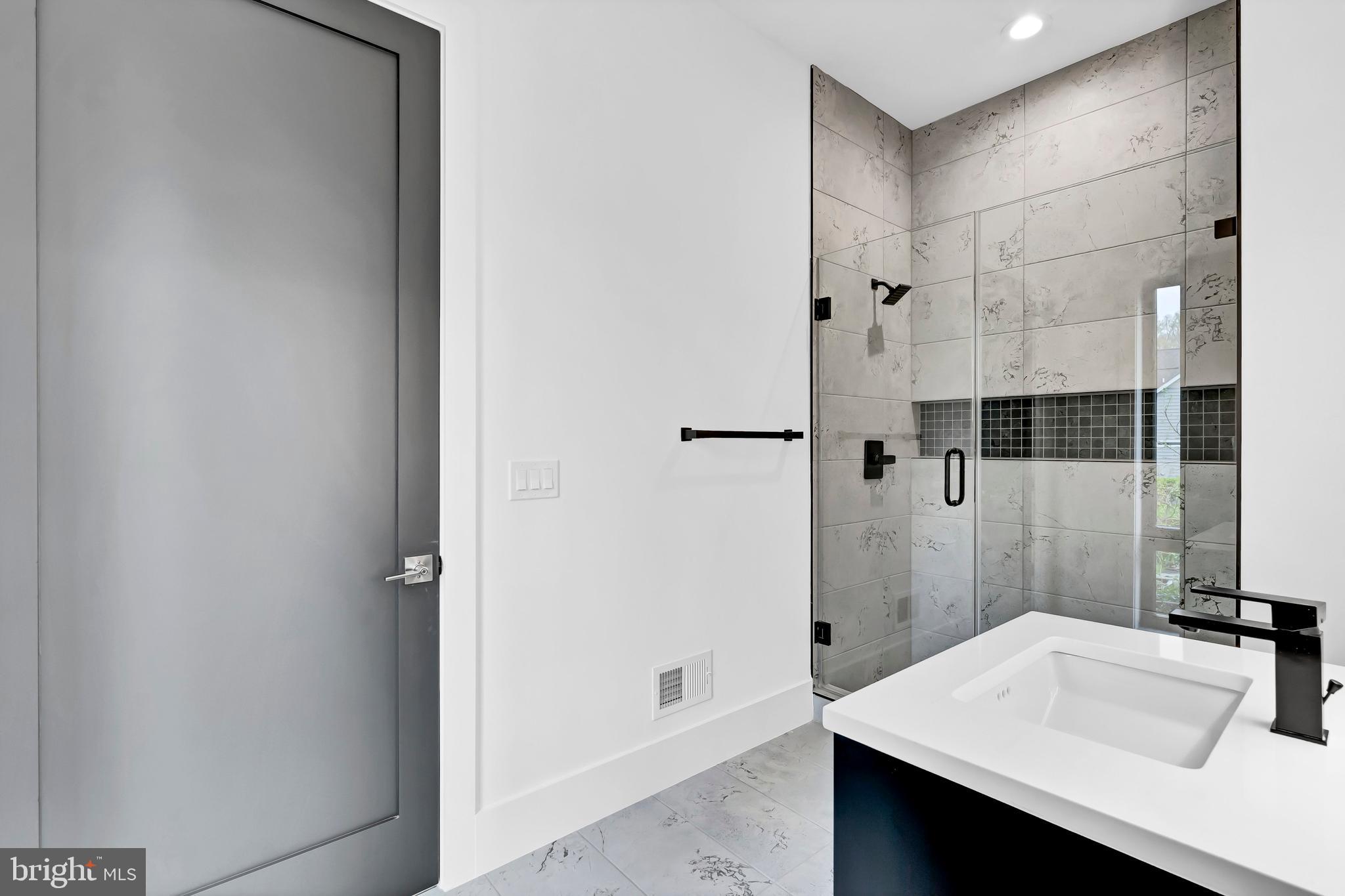 VIENNA WOODS - Residential