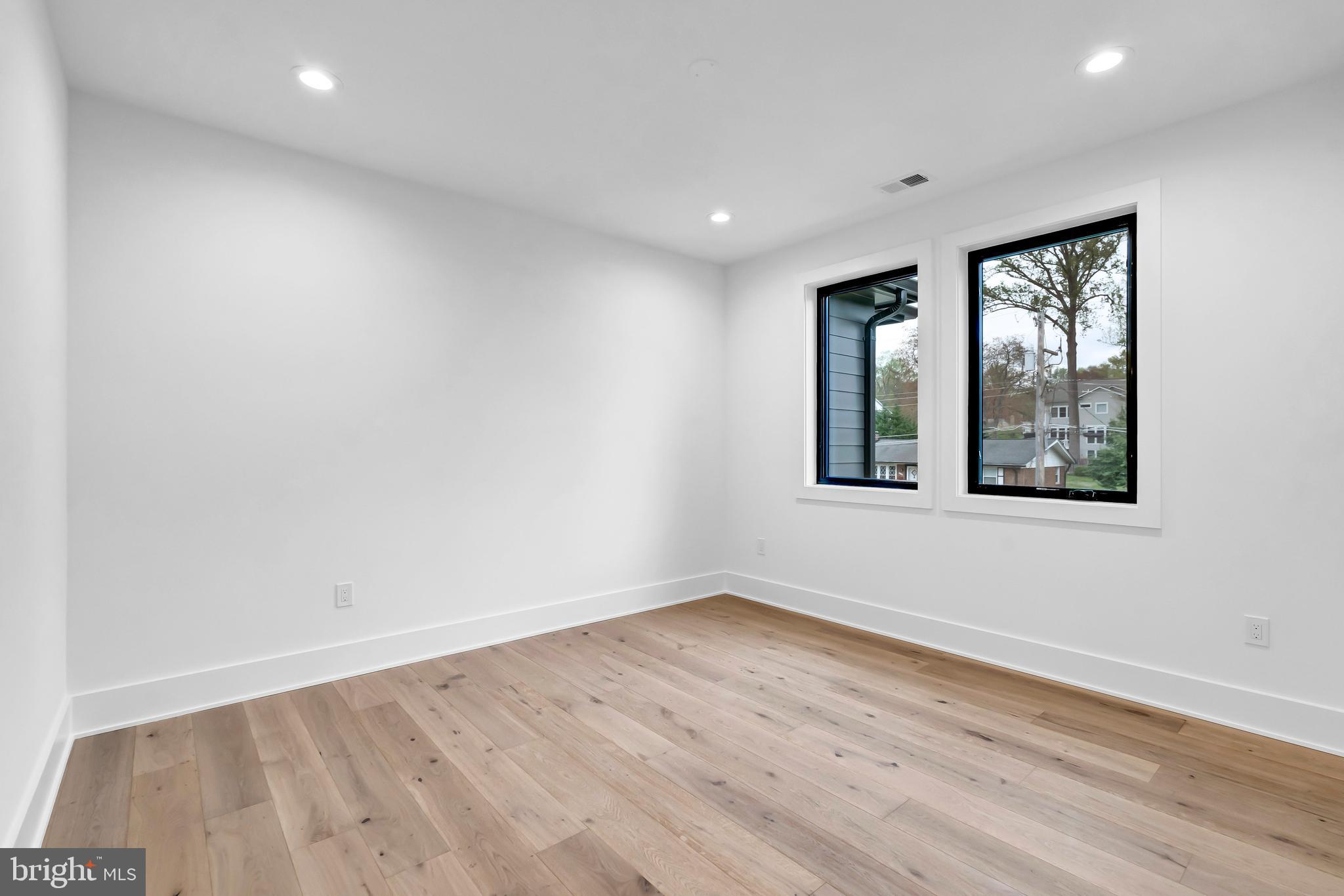 VIENNA WOODS - Residential