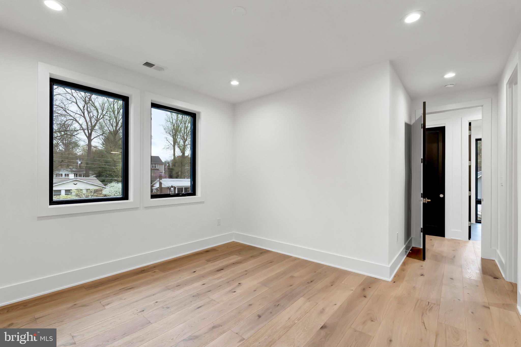 VIENNA WOODS - Residential