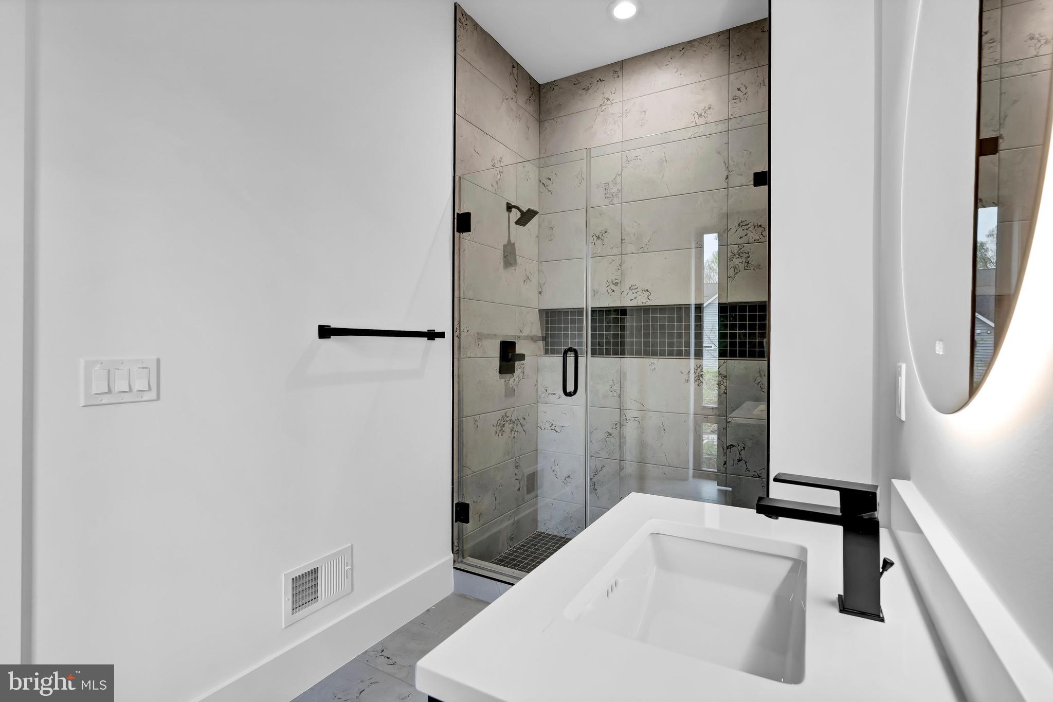 VIENNA WOODS - Residential