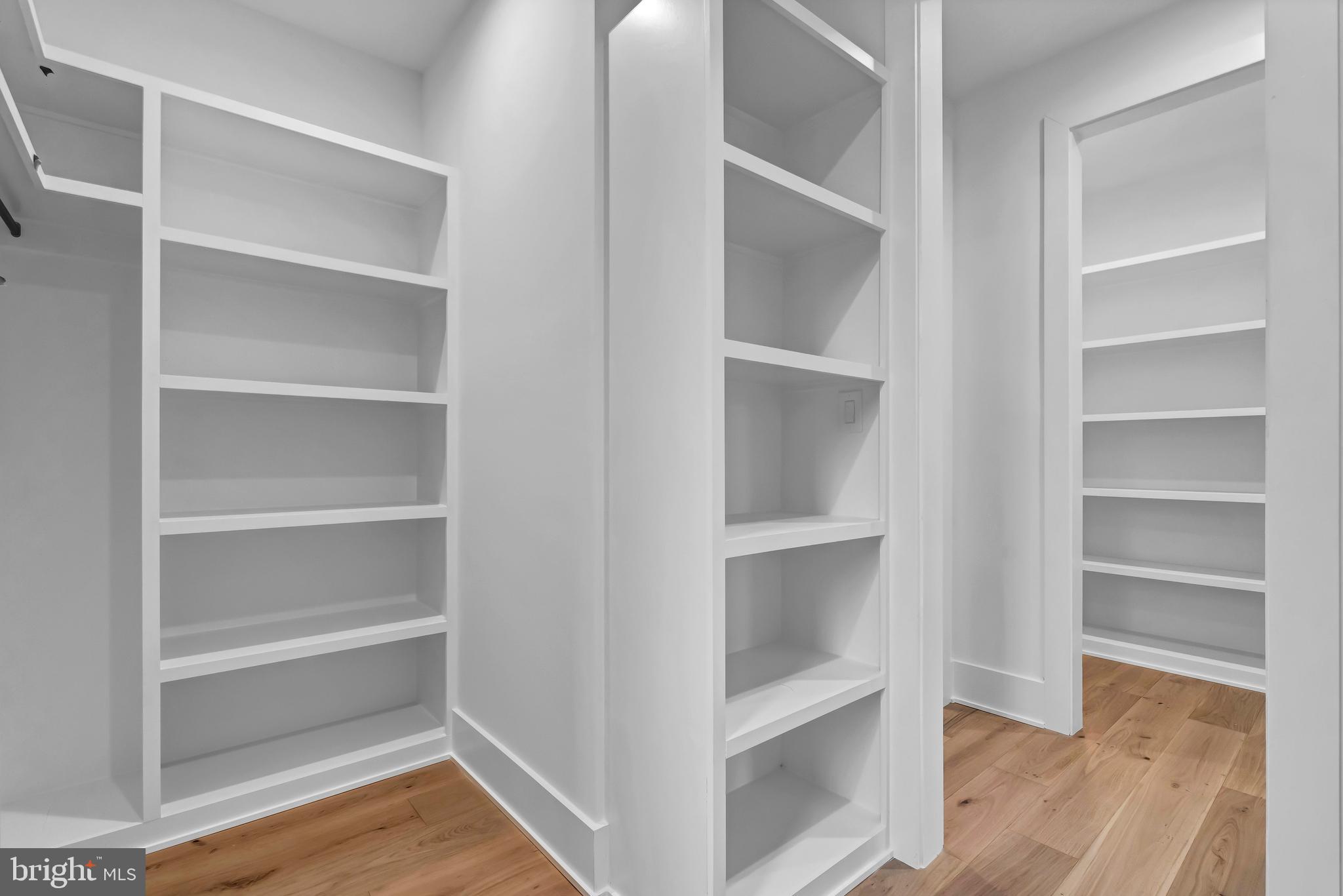 VIENNA WOODS - Residential