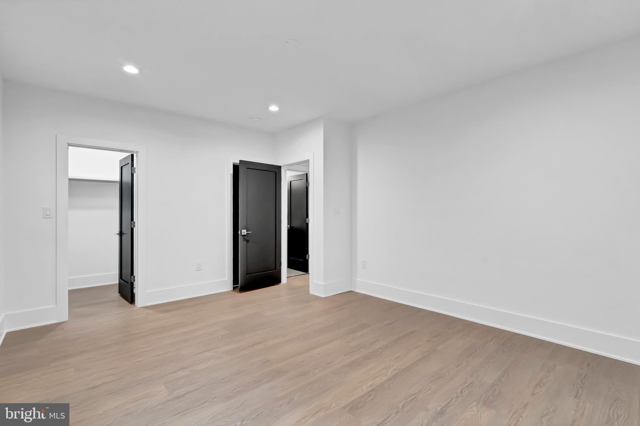 VIENNA WOODS - Residential