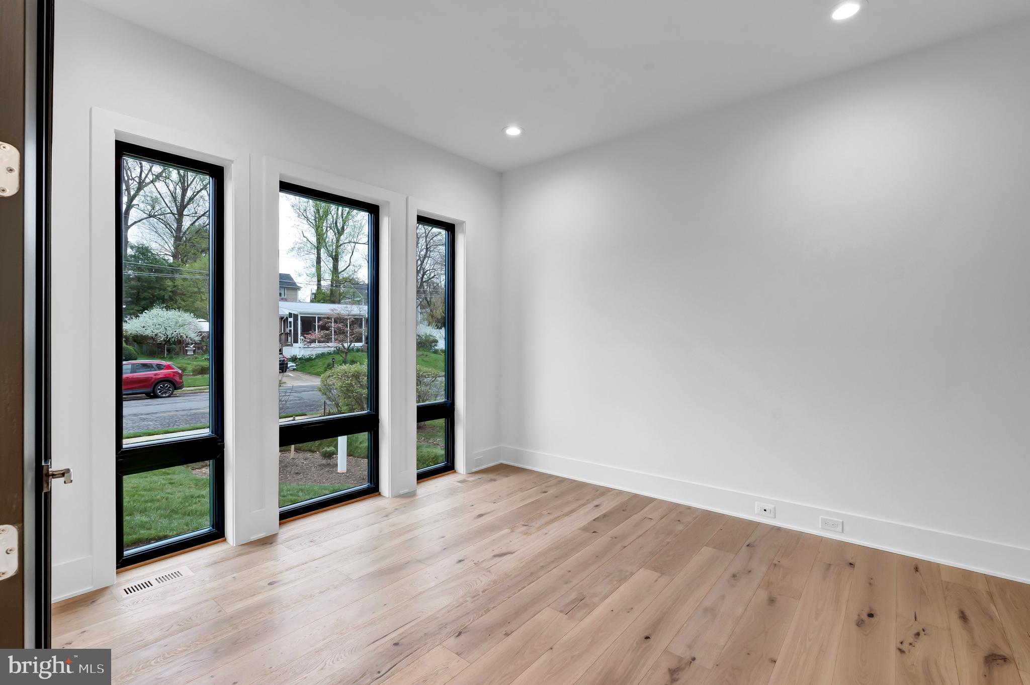 VIENNA WOODS - Residential