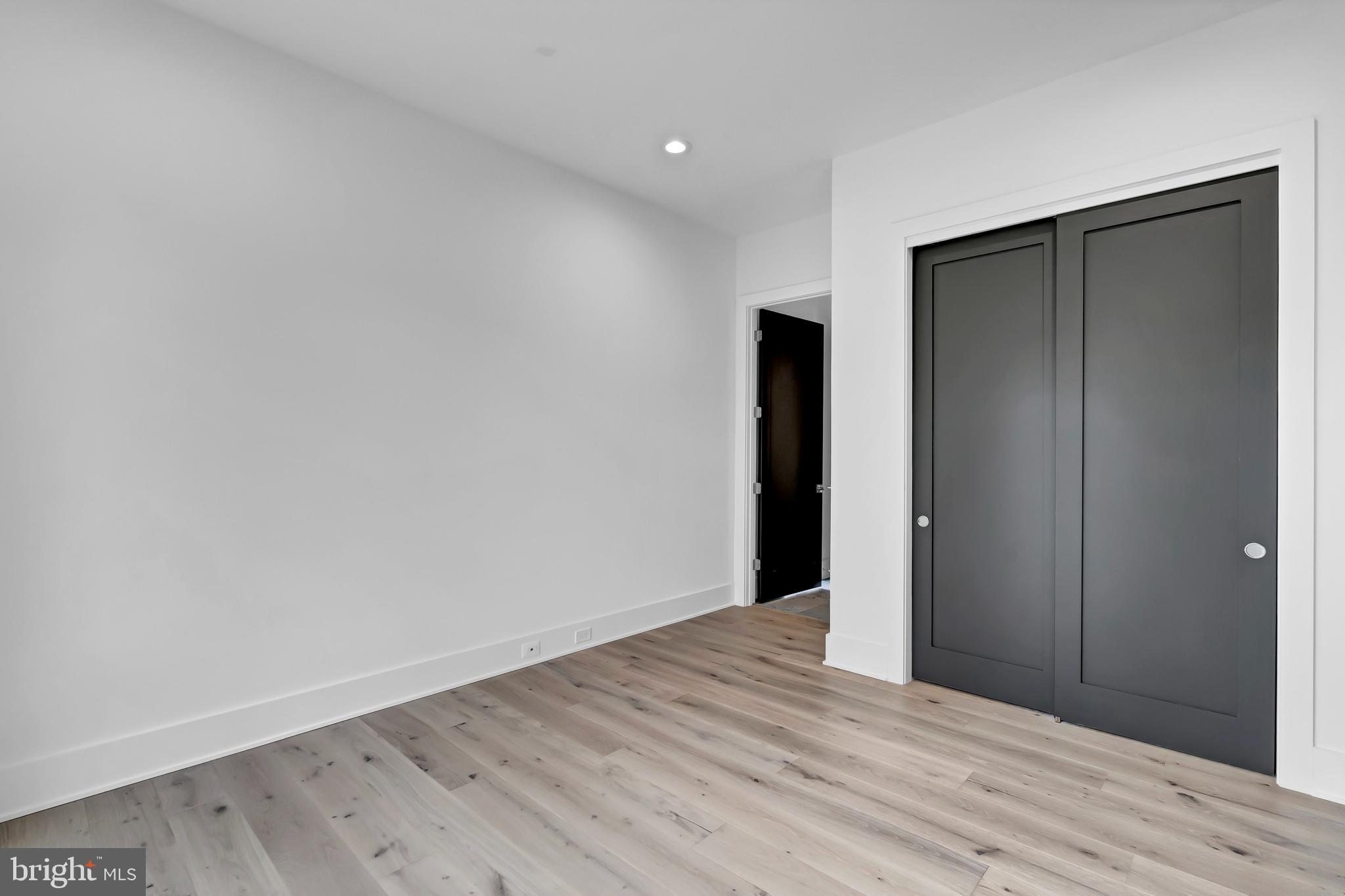 VIENNA WOODS - Residential