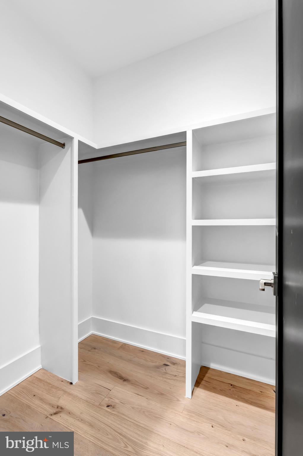 VIENNA WOODS - Residential