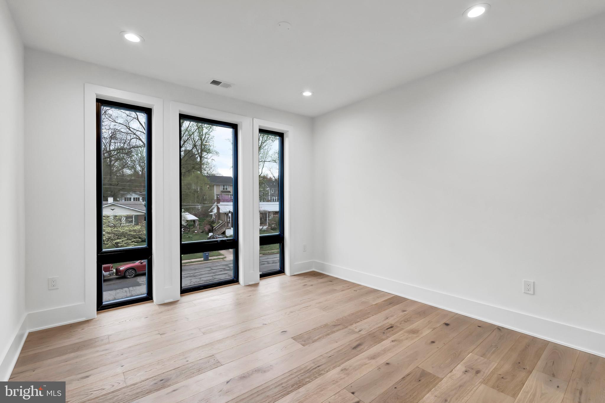 VIENNA WOODS - Residential