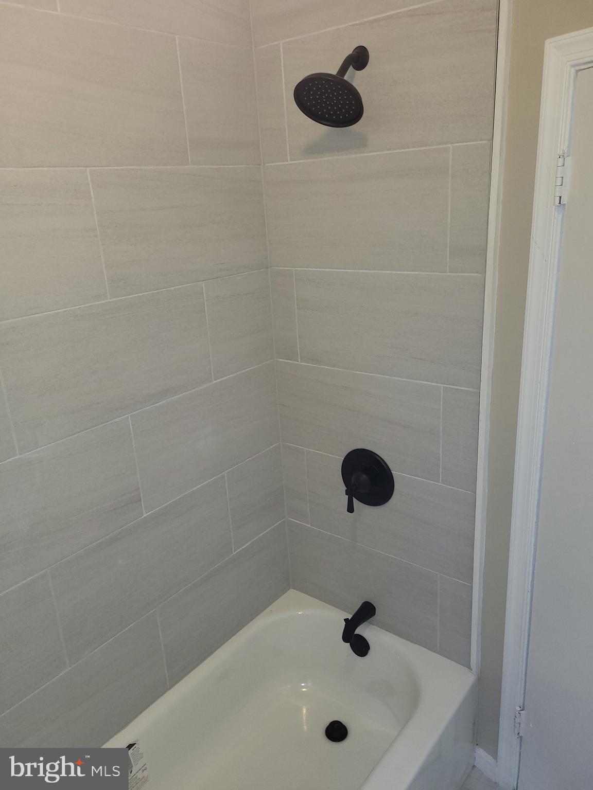 PORT RICHMOND - Residential Lease