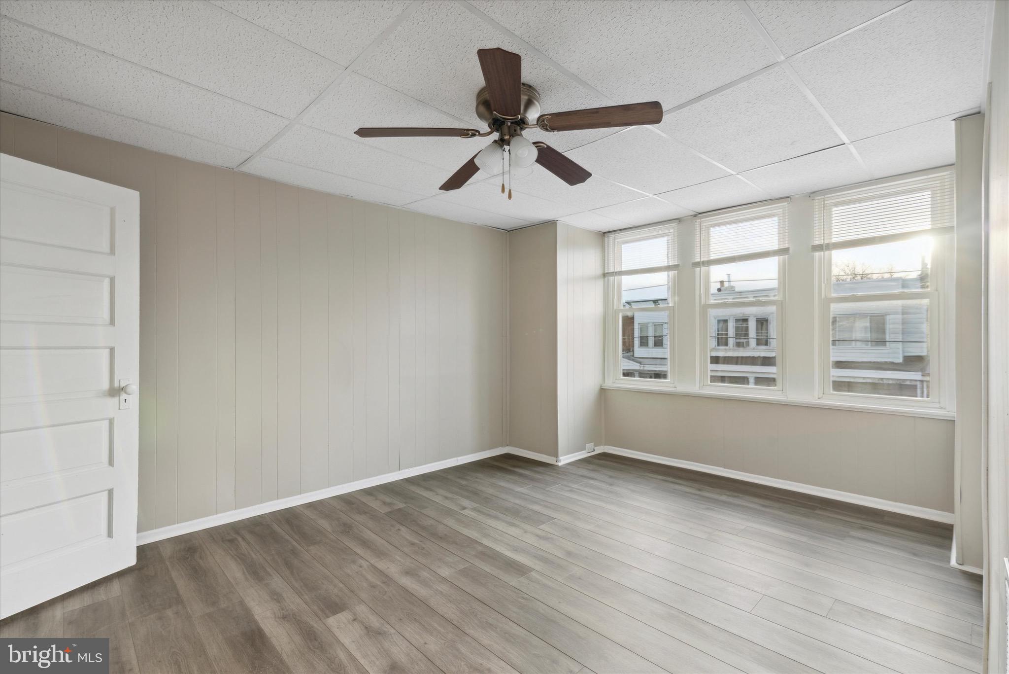 PORT RICHMOND - Residential Lease