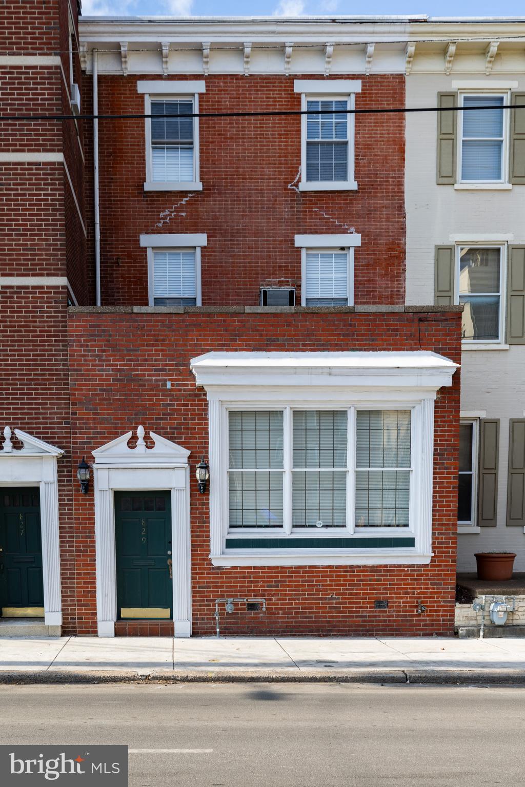 825-827 N WASHINGTON STREET