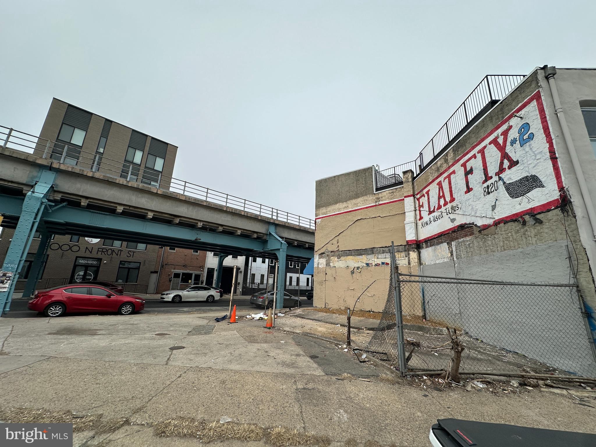 NORRIS SQUARE - Land