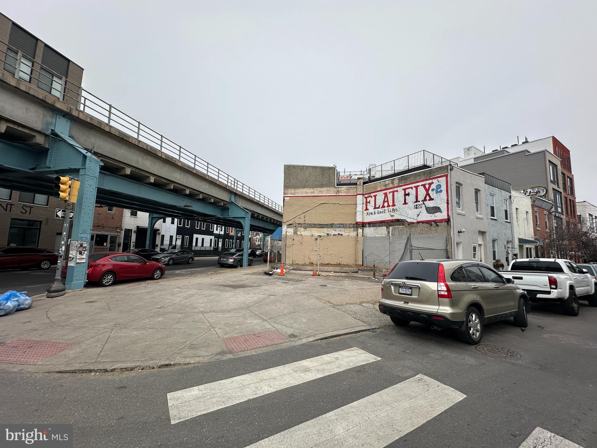NORRIS SQUARE - Land