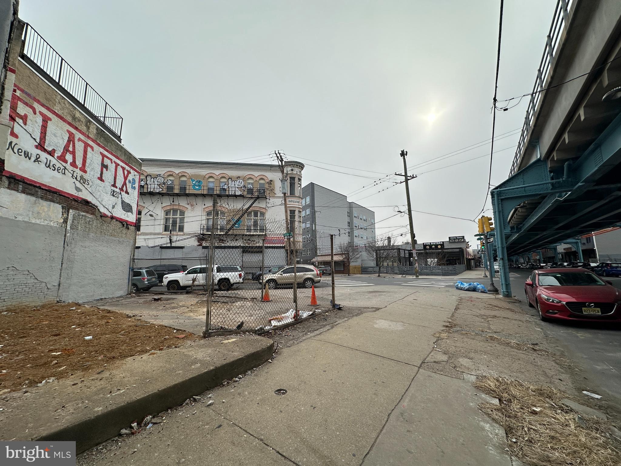 NORRIS SQUARE - Land