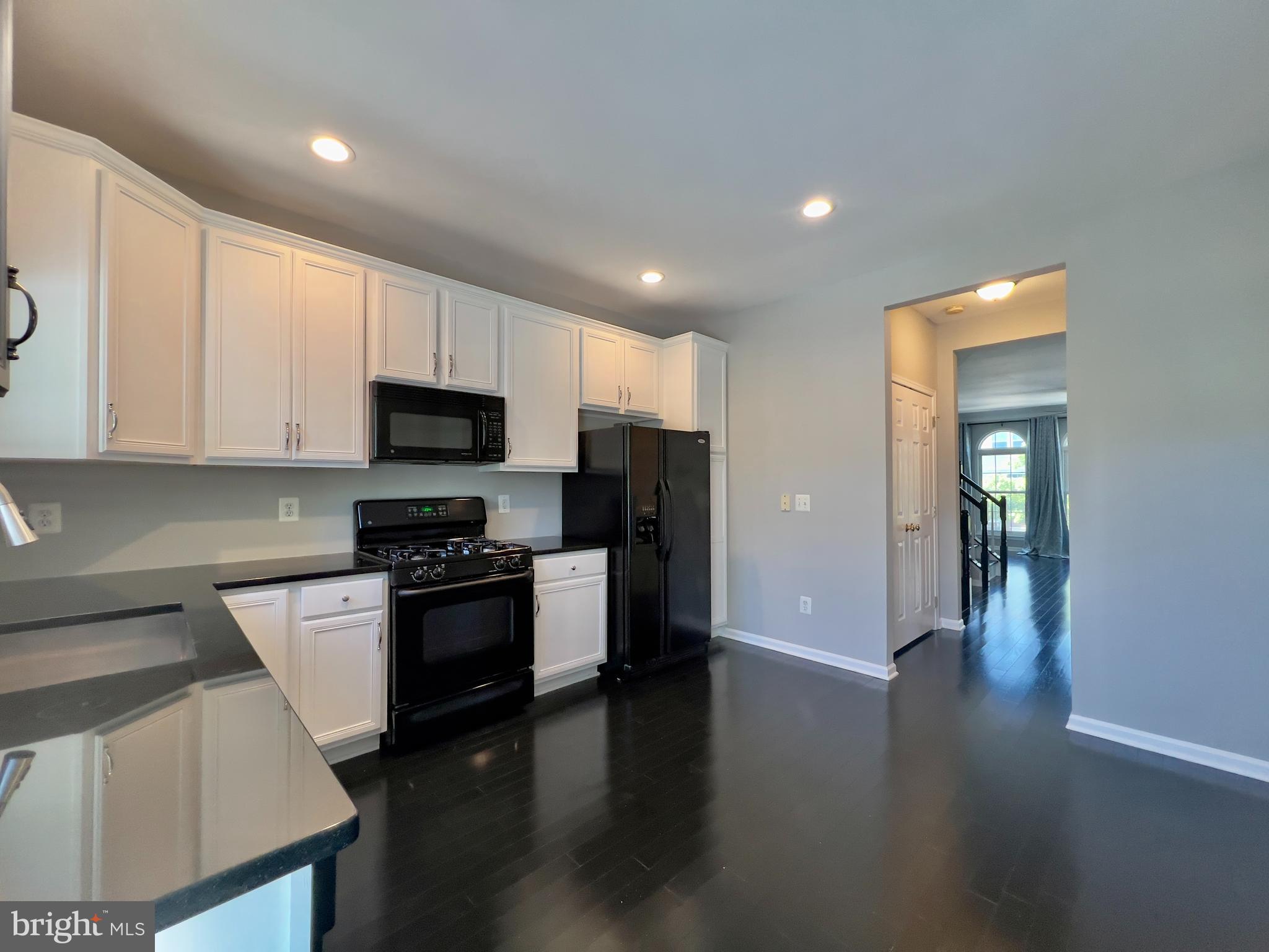 BELMONT COUNTRY CLUB - Residential Lease