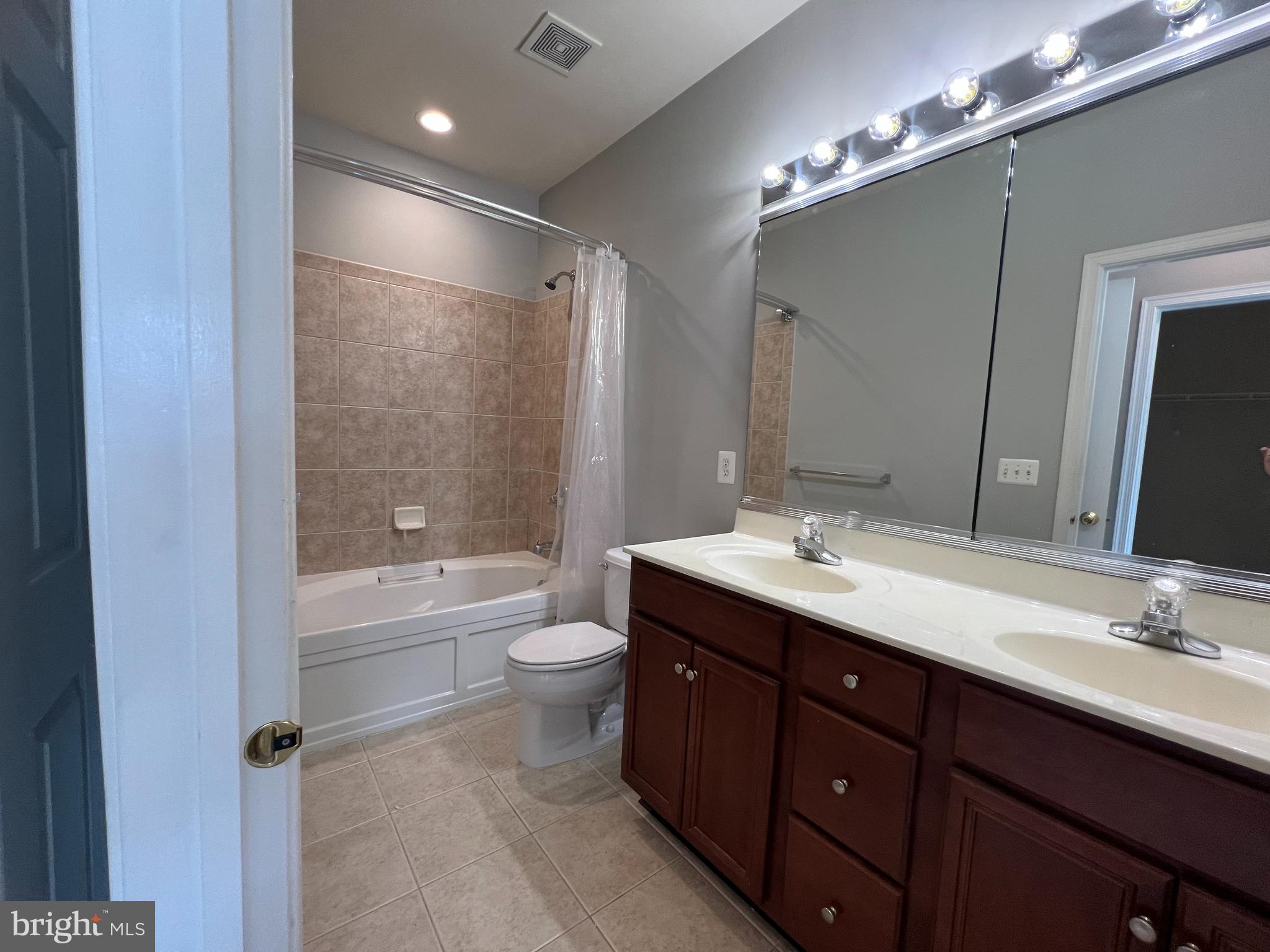 BELMONT COUNTRY CLUB - Residential Lease